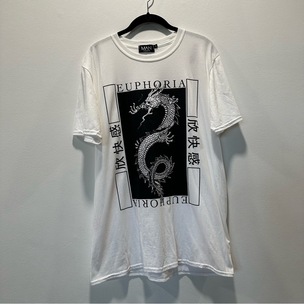 Boohoo Man Euphoria Dragon Black & White Short Sleeve Tee Men’s size Small